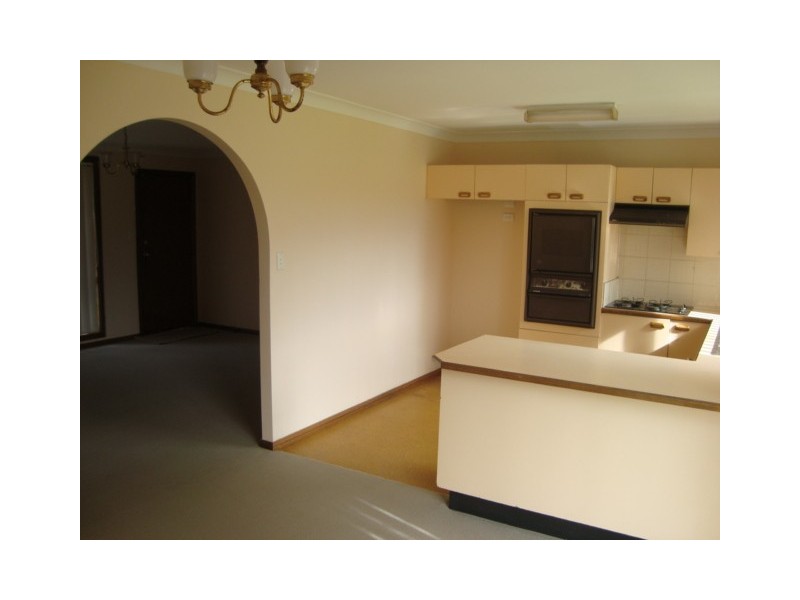 77 Potoroo Ave, St Helens Park NSW 2560
