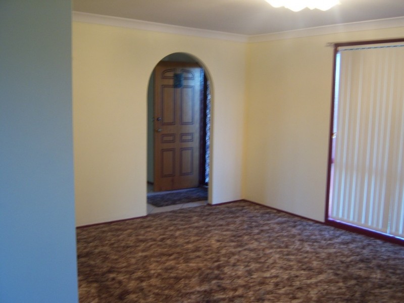 5 Angara Close, Kearns NSW 2558