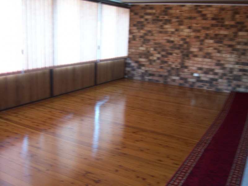 5 Angara Close, Kearns NSW 2558