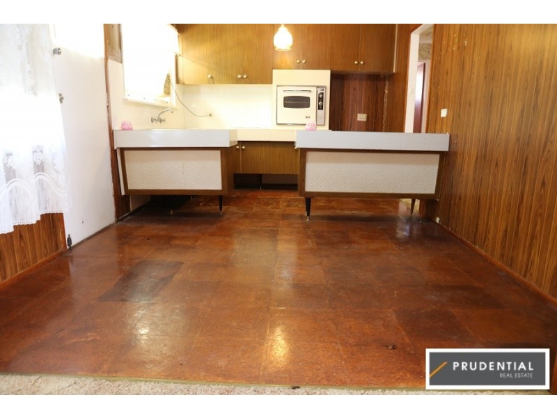 42 Raymond Crescent, Campbelltown NSW 2560