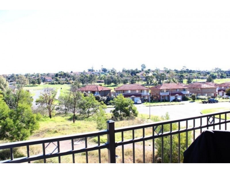 15/41 Woodhouse Drive, Ambarvale NSW 2560