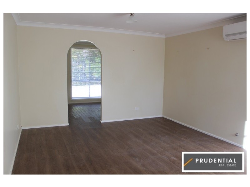 10 Tungoo Place, St Helens Park NSW 2560