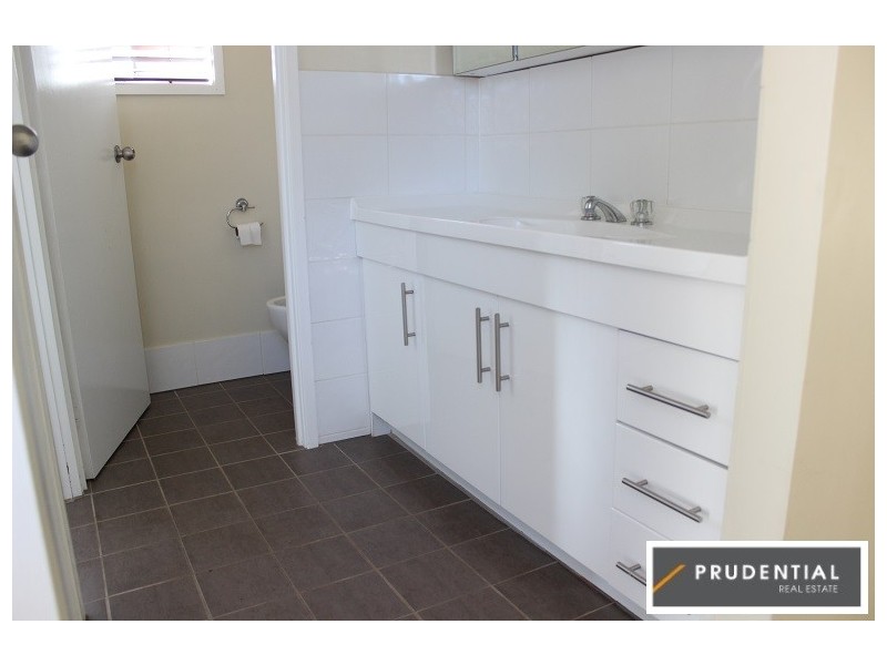 10 Tungoo Place, St Helens Park NSW 2560