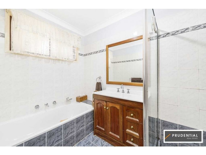 4 Siward Place, Rosemeadow NSW 2560