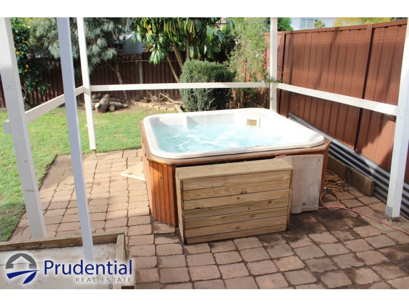 11 Bloodwood Place, Bradbury NSW 2560