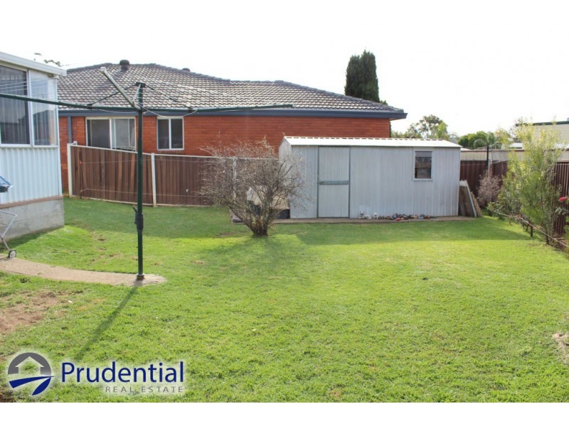 11 Bloodwood Place, Bradbury NSW 2560