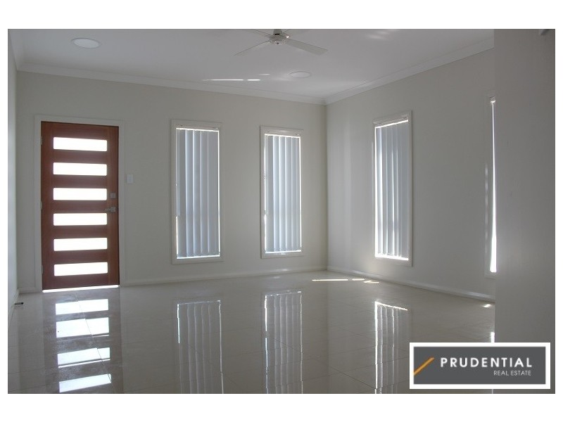 10 Dowie Drive, Claymore NSW 2559