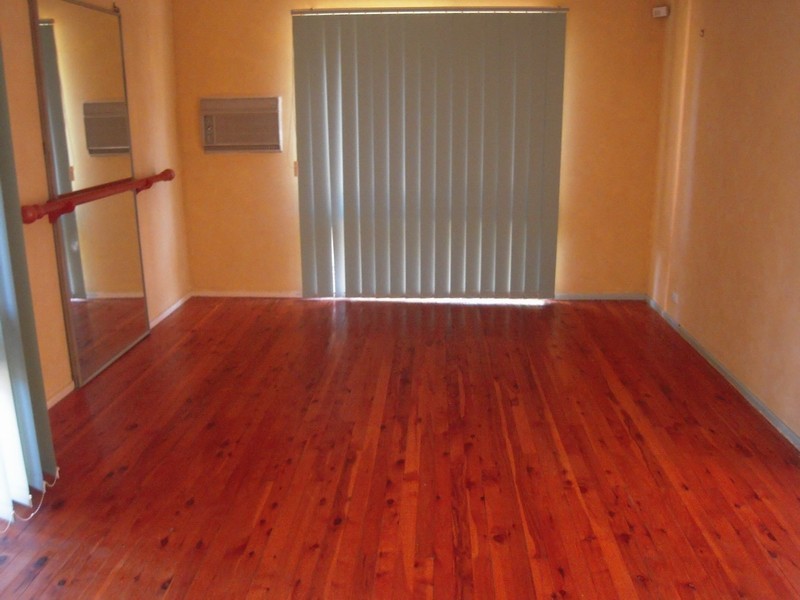 17 Weemala Crescent, Bradbury NSW 2560