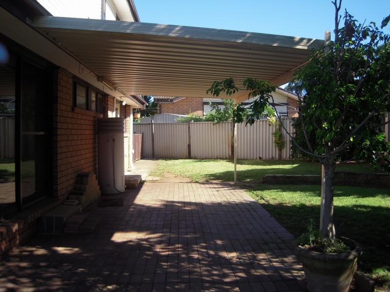 17 Weemala Crescent, Bradbury NSW 2560