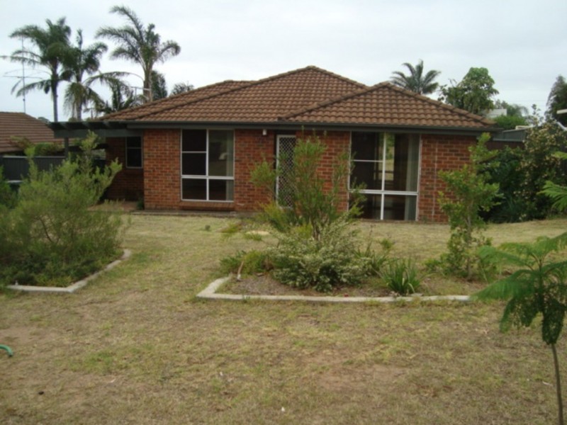 33 Lorenzo Cres, Rosemeadow NSW 2560