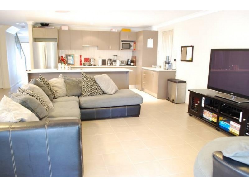 2/72 Broughton Street, Campbelltown NSW 2560