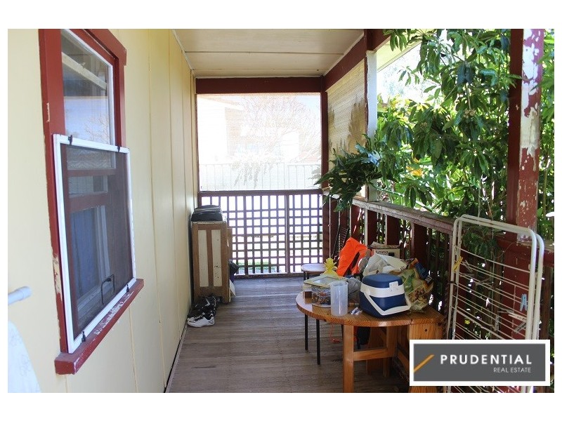 20 Farnsworth Avenue, Campbelltown NSW 2560