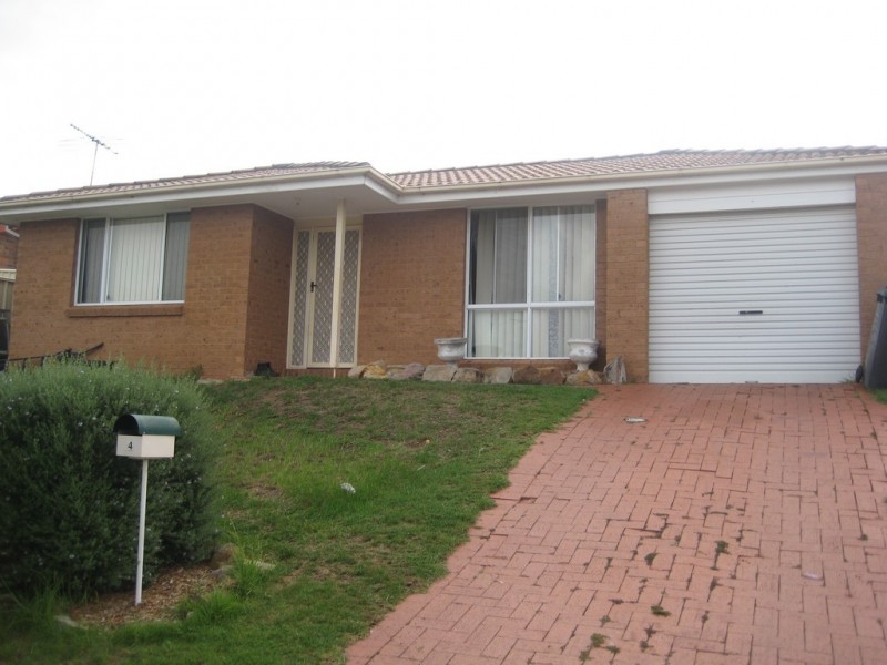 14 Carbasse Crescent, St Helens Park NSW 2560
