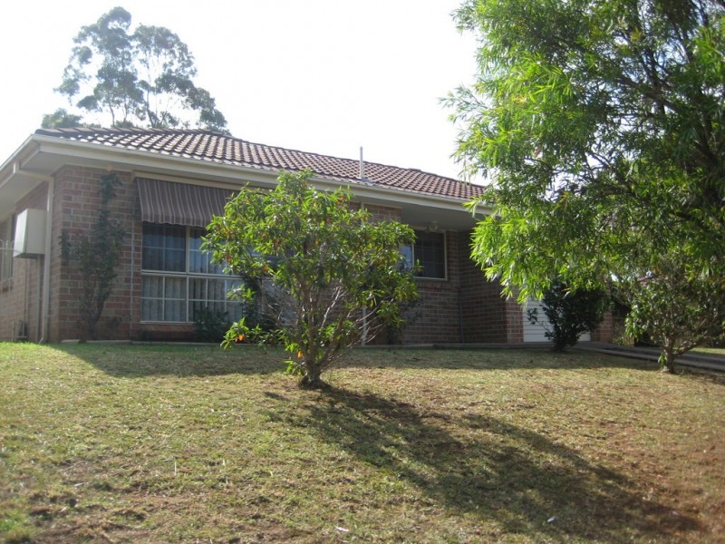 8 Bardolph Avenue, Rosemeadow NSW 2560