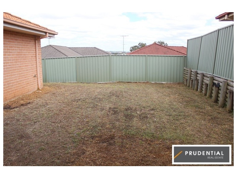 5 Norman Dunlop Crescent, Minto NSW 2566