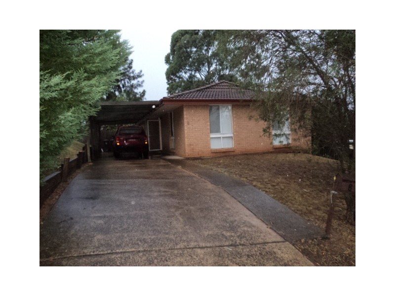 8 Gaspard Place, Ambarvale NSW 2560