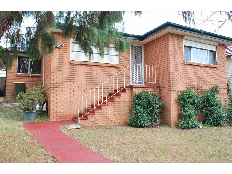 127 Macquarie Avenue, Campbelltown NSW 2560