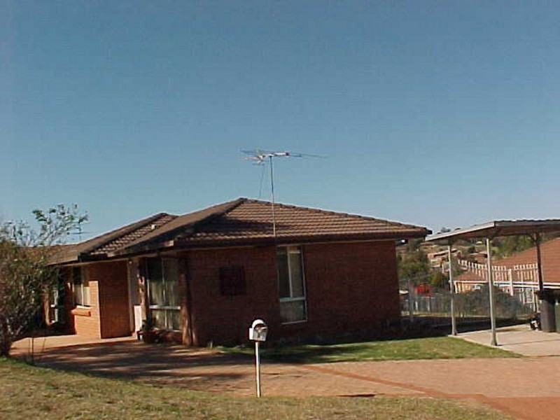6 Dawkins Place, Ambarvale NSW 2560