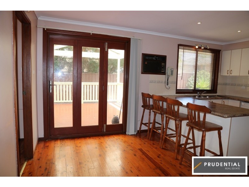 10 Singer Place, Ingleburn NSW 2565