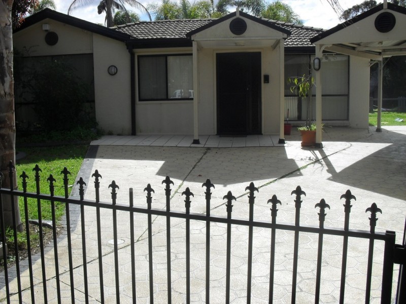 7 Sampson Place, Rosemeadow NSW 2560