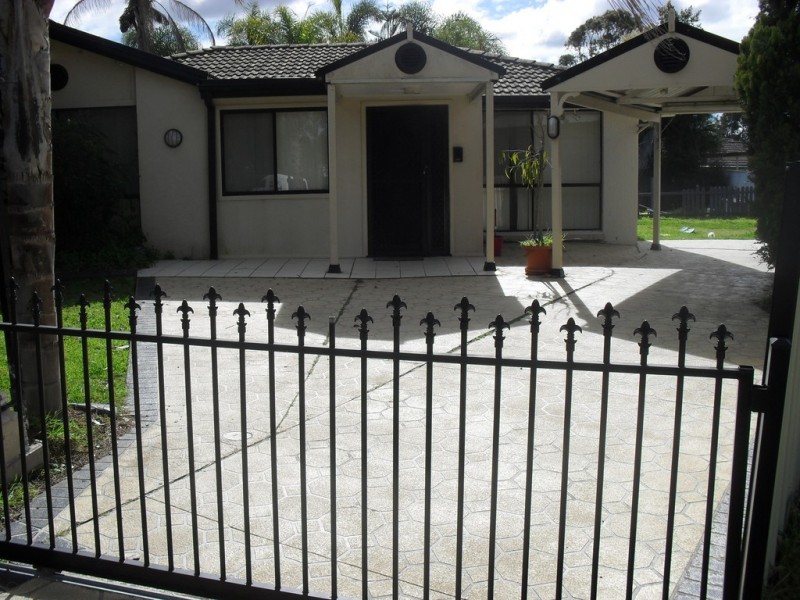 7 Sampson Place, Rosemeadow NSW 2560