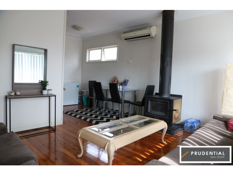 4 Sheather Place, Campbelltown NSW 2560