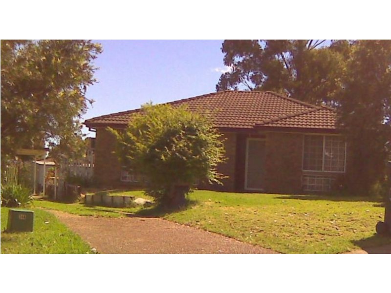 6 Willett Place, Ambarvale NSW 2560