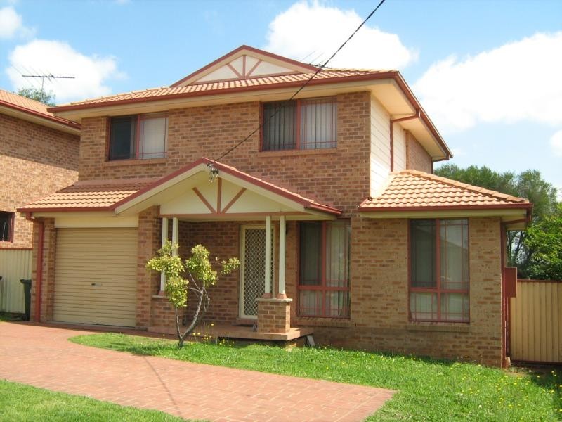 2/143 Waminda Avenue, Campbelltown, Campbelltown NSW 2560