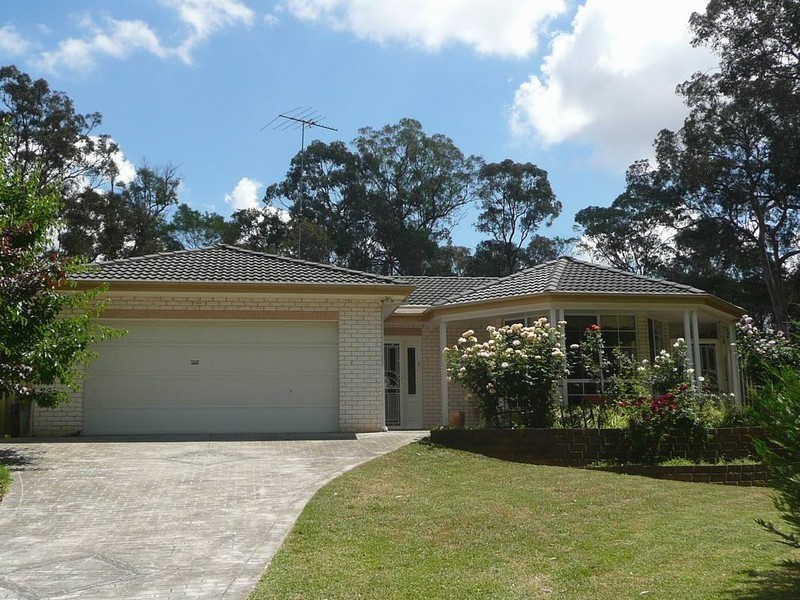 25 Cameron Place, St Helens Park NSW 2560