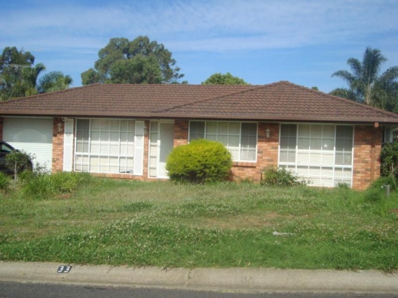 33 Donalbain Cct, Rosemeadow NSW 2560