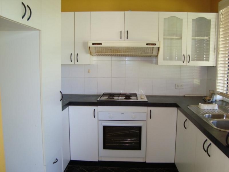 33 Donalbain Cct, Rosemeadow NSW 2560