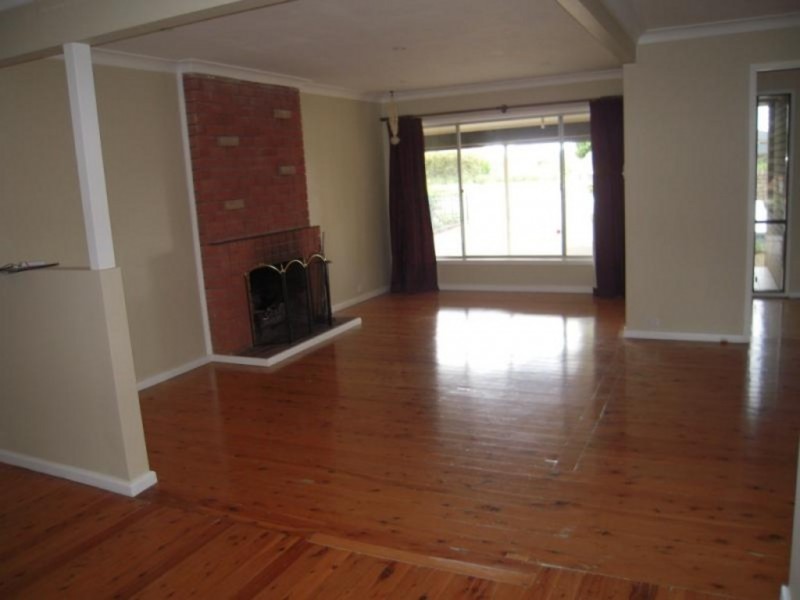 98 Hoddle Avenue, Campbelltown NSW 2560