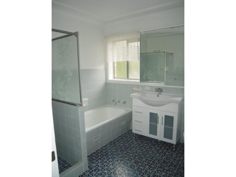 98 Hoddle Avenue, Campbelltown NSW 2560