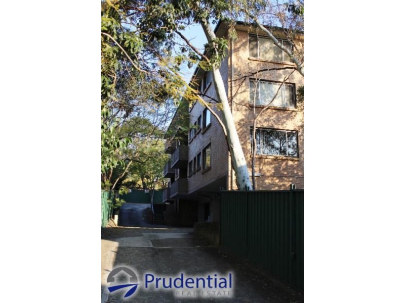 6/28a Moore Street, Campbelltown NSW 2560