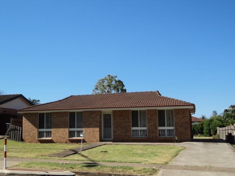 69 Anthony Drive, Rosemeadow NSW 2560