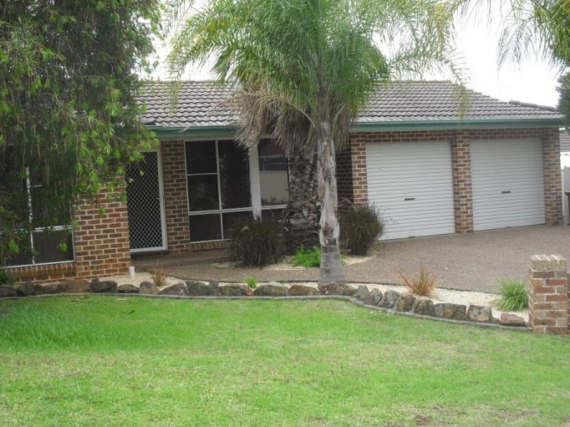 4 Torrens Place, Kearns NSW 2558