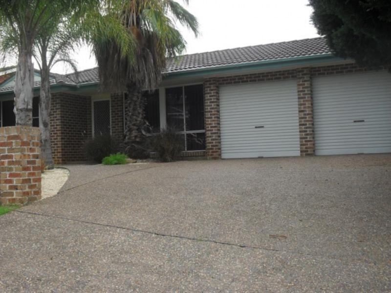 4 Torrens Place, Kearns NSW 2558