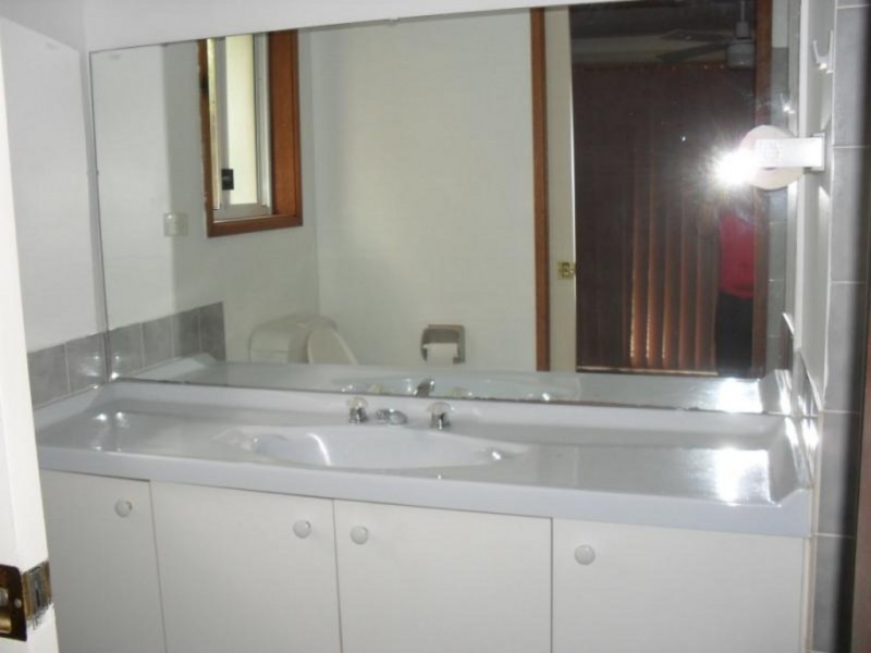 4 Torrens Place, Kearns NSW 2558