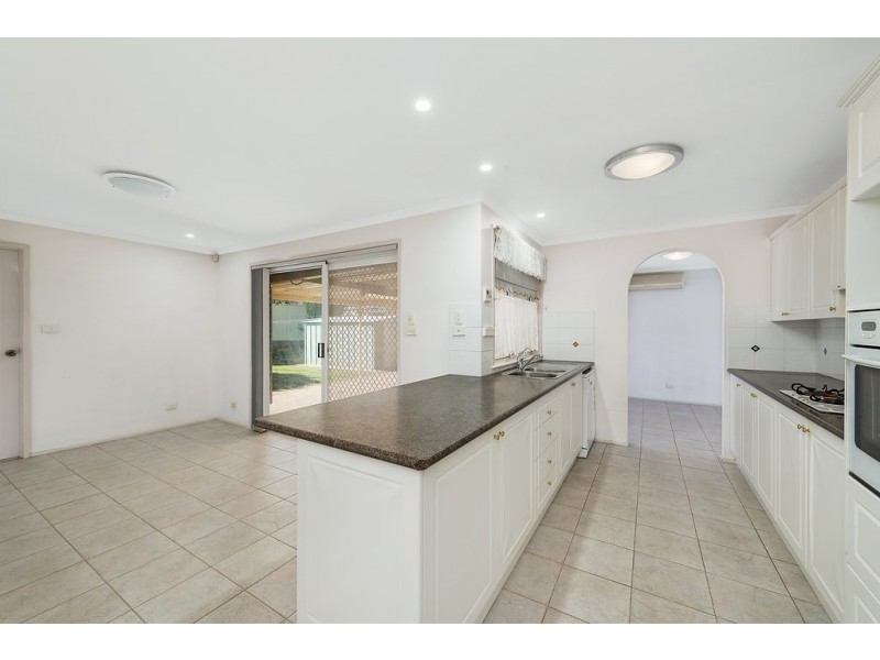 8 Valentine Place, Rosemeadow NSW 2560