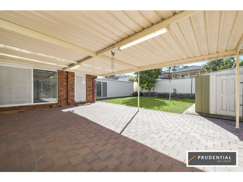 8 Valentine Place, Rosemeadow NSW 2560