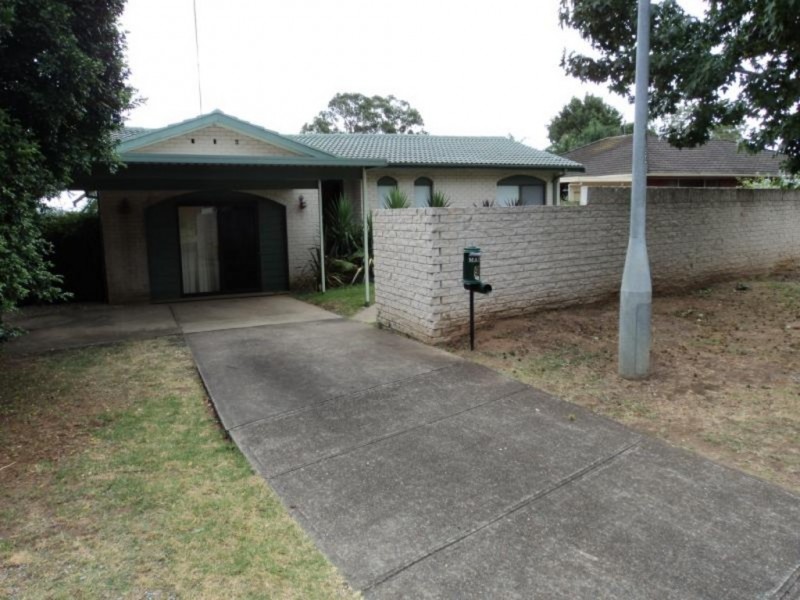 9 Wyangala Cres, Leumeah NSW 2560
