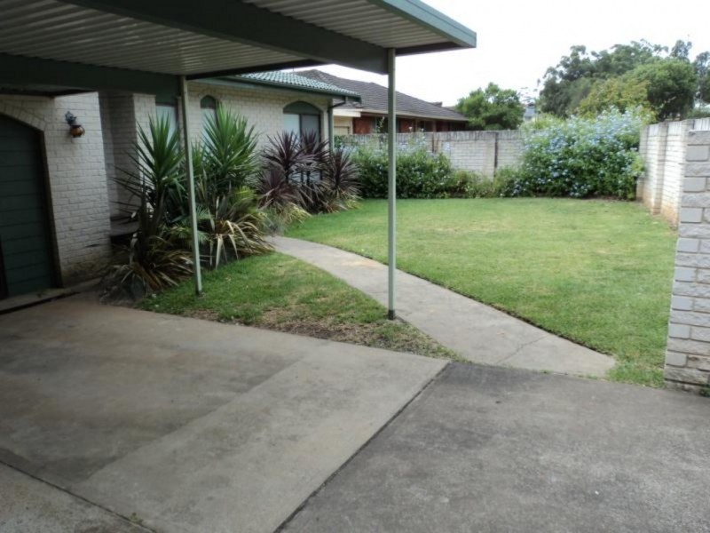 9 Wyangala Cres, Leumeah NSW 2560