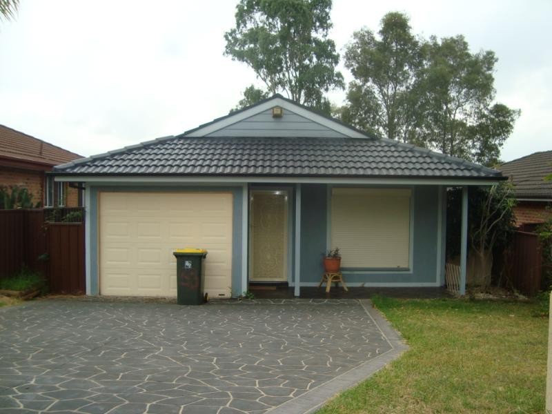 8b Falstaff Place, Rosemeadow NSW 2560