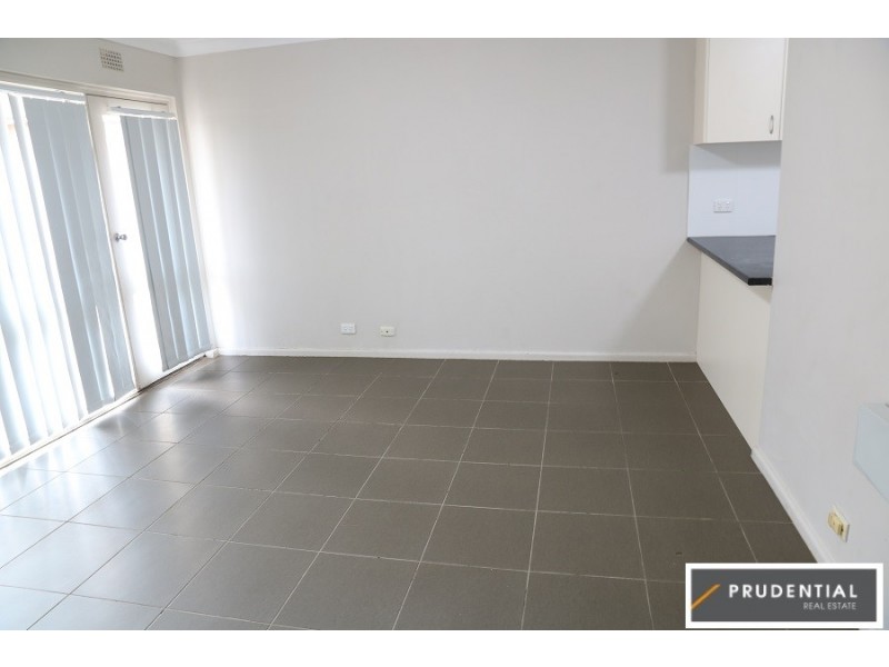 4/60 Lithgow St, Campbelltown NSW 2560