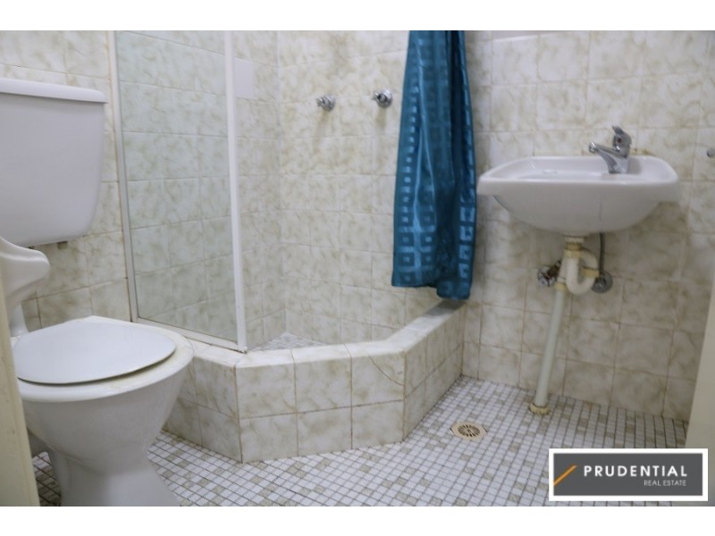 4/60 Lithgow St, Campbelltown NSW 2560