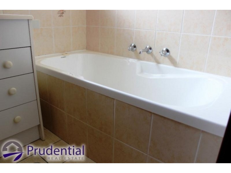 2/63 Kingsclare, Leumeah NSW 2560