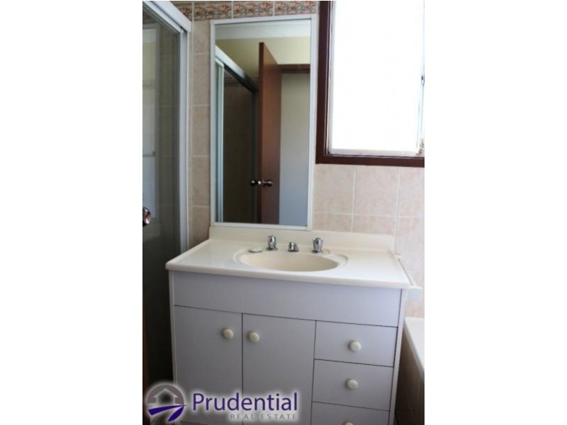 2/63 Kingsclare, Leumeah NSW 2560