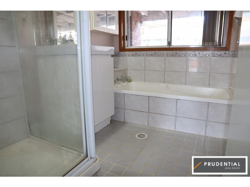 50 Downes Cr, Currans Hill NSW 2567