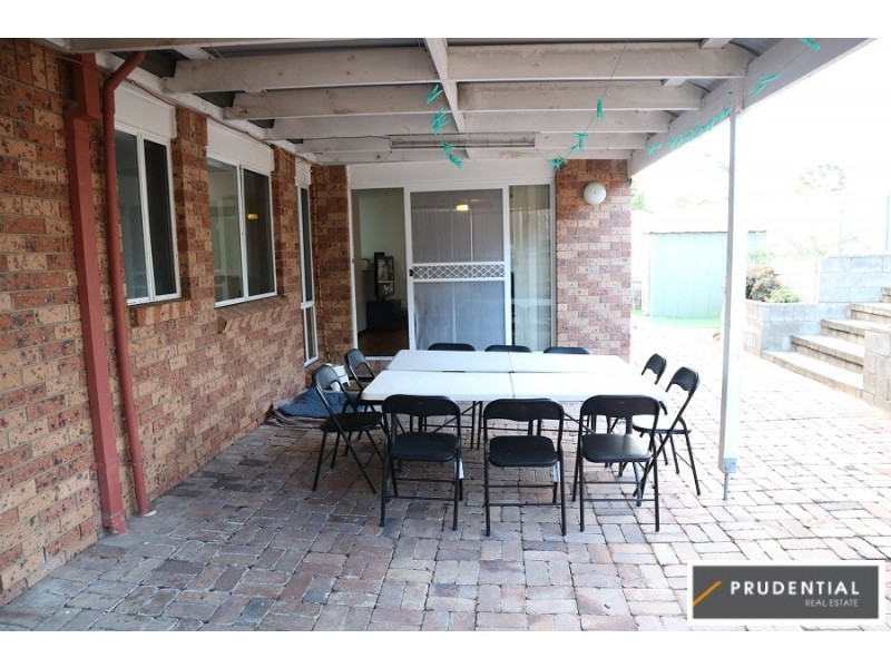 50 Downes Cr, Currans Hill NSW 2567