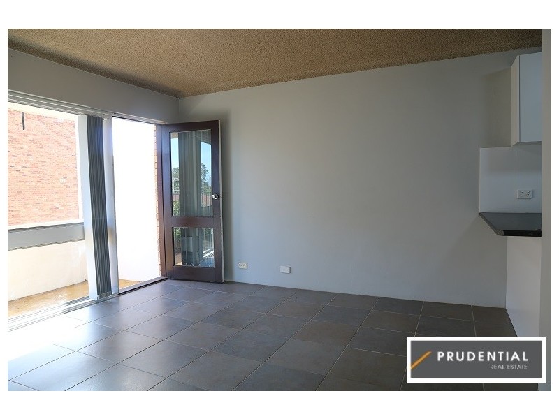 6/60 Lithgow Street, Campbelltown NSW 2560